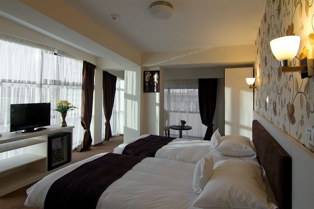 West Plaza Hotel Bucareste Exterior foto