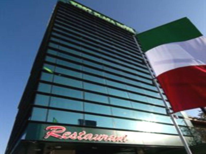 West Plaza Hotel Bucareste Exterior foto